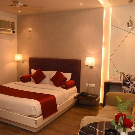 Hotel Gurveer Royal Lucknow Bagian luar foto