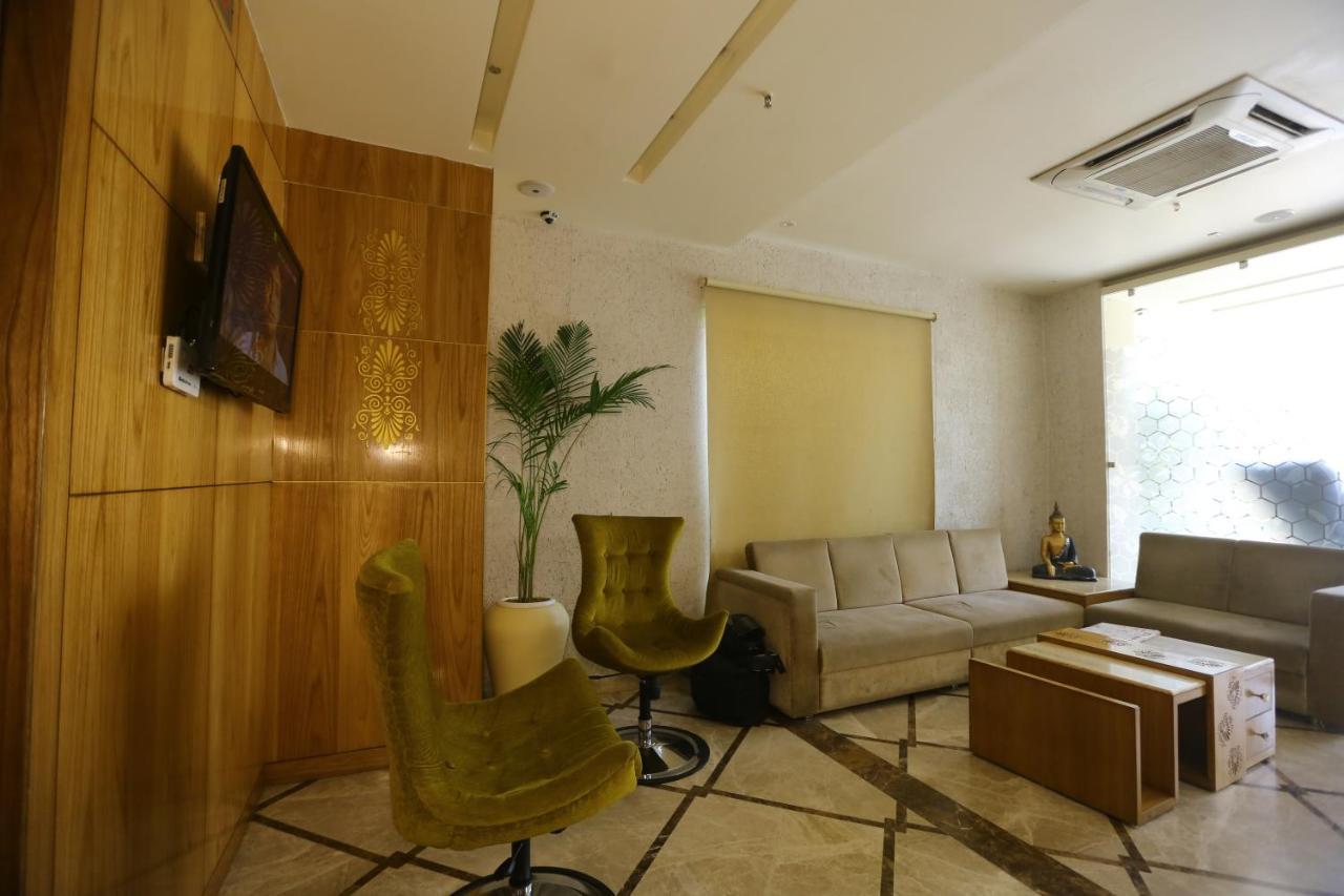Hotel Gurveer Royal Lucknow Bagian luar foto