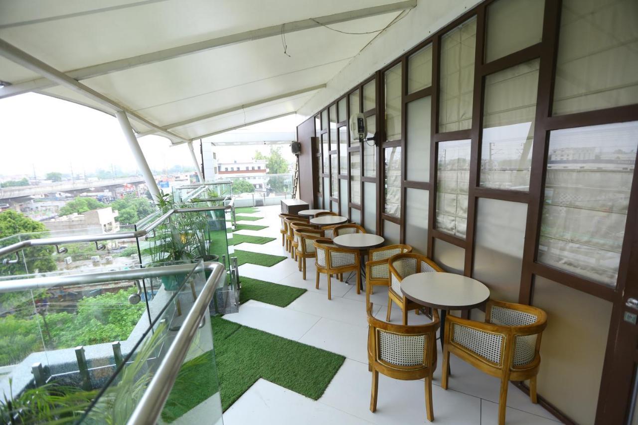 Hotel Gurveer Royal Lucknow Bagian luar foto