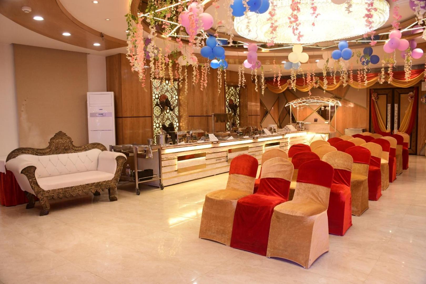 Hotel Gurveer Royal Lucknow Bagian luar foto