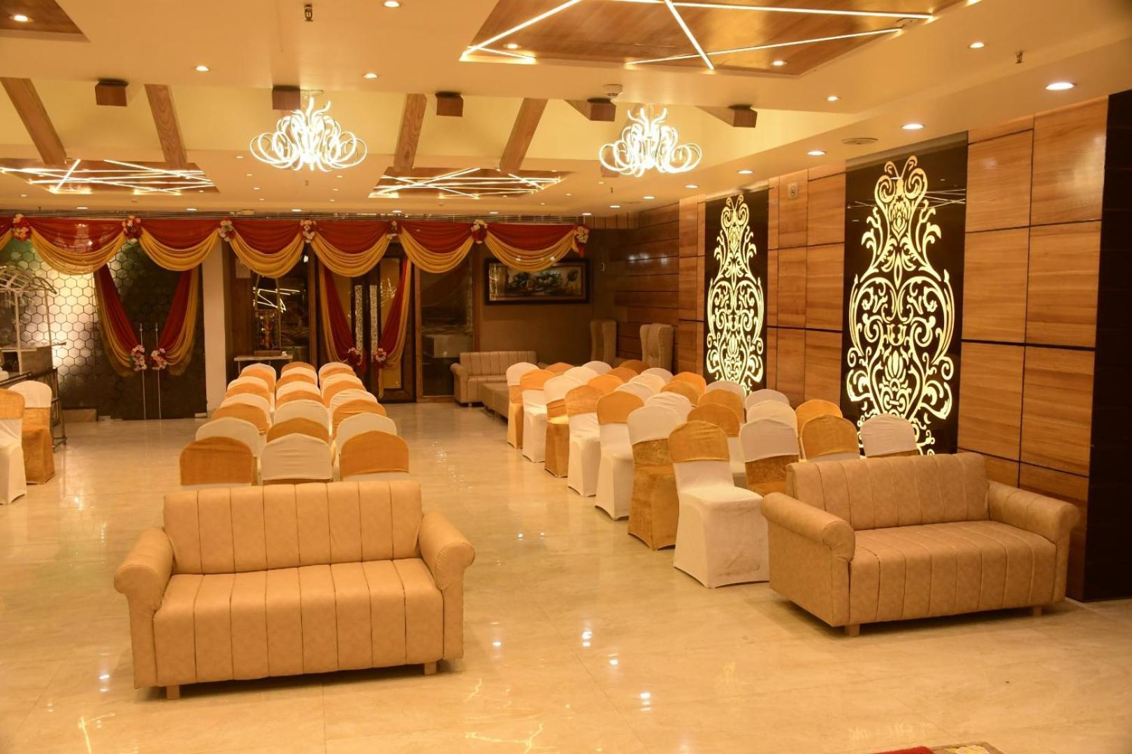 Hotel Gurveer Royal Lucknow Bagian luar foto