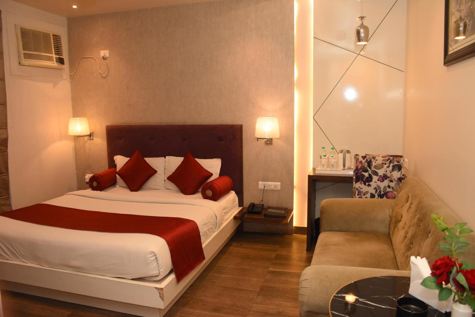 Hotel Gurveer Royal Lucknow Bagian luar foto