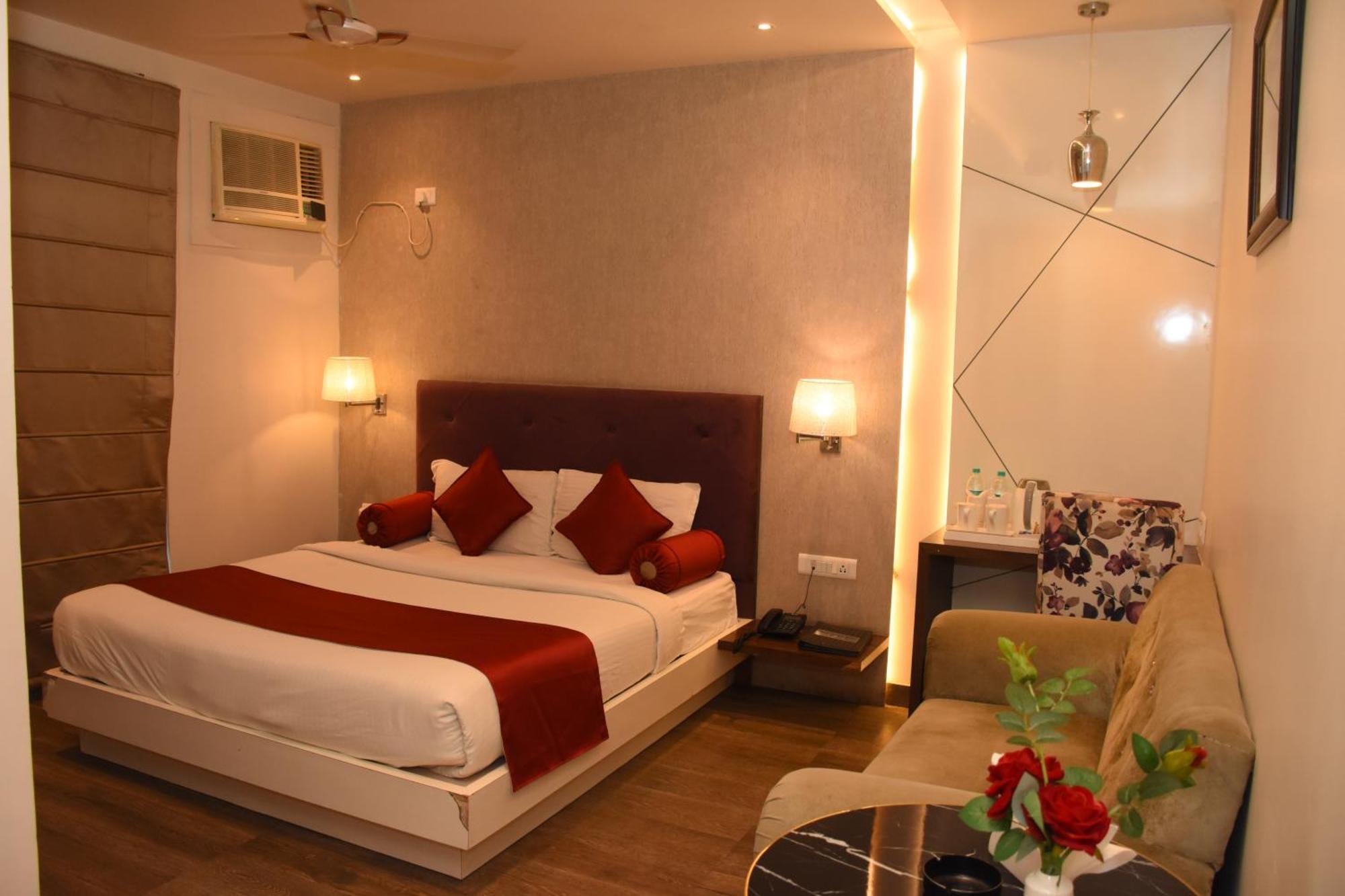 Hotel Gurveer Royal Lucknow Bagian luar foto