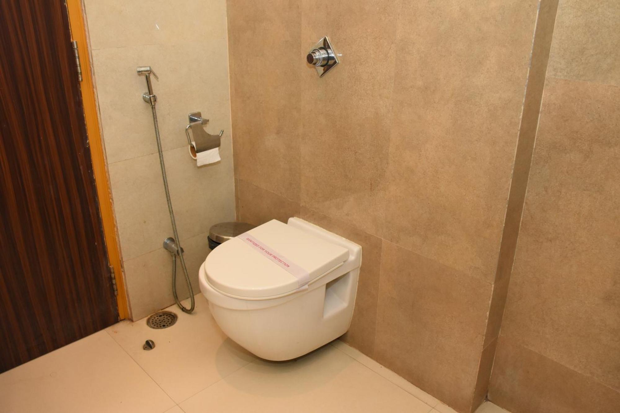 Hotel Gurveer Royal Lucknow Bagian luar foto