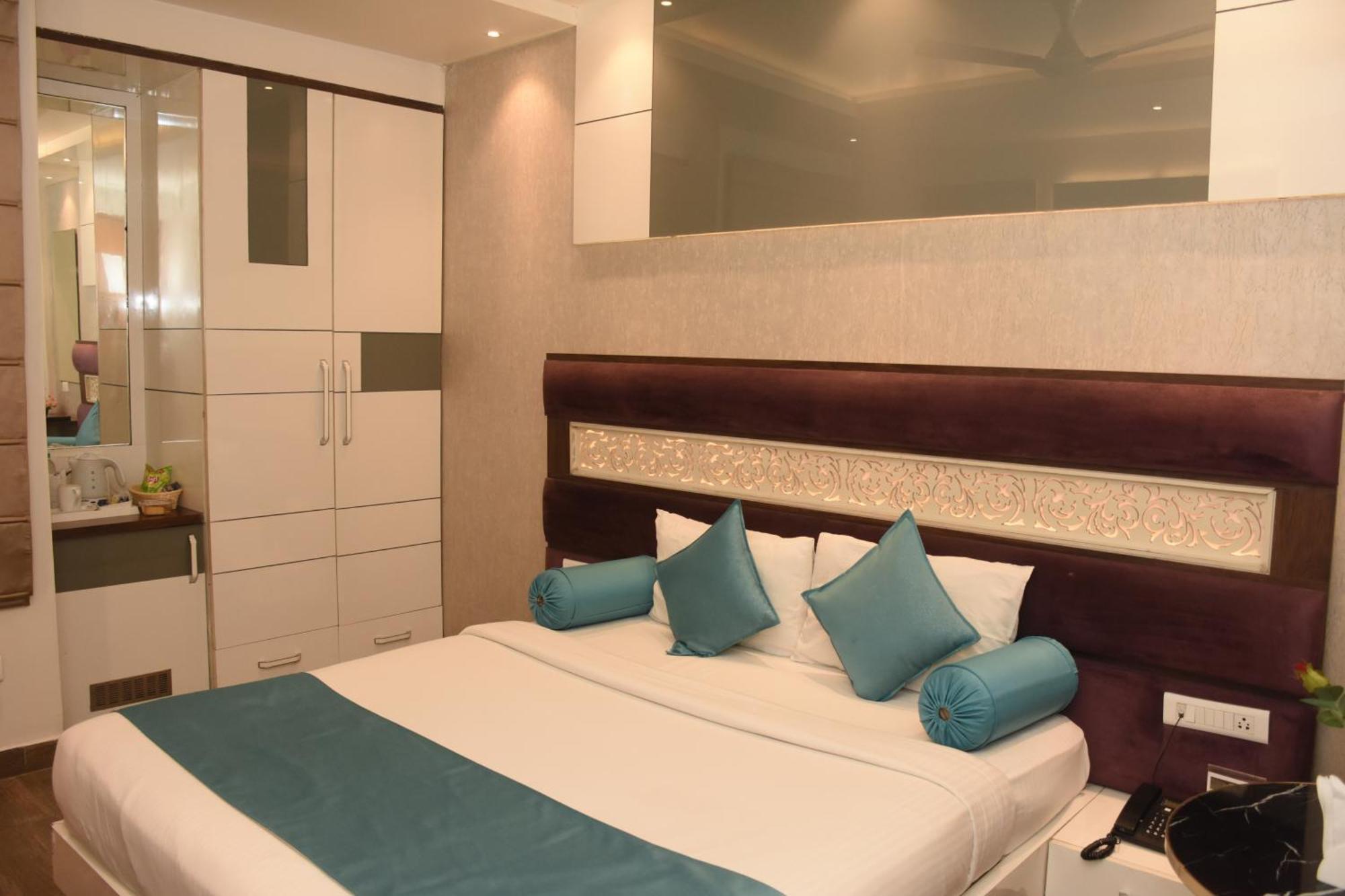 Hotel Gurveer Royal Lucknow Bagian luar foto