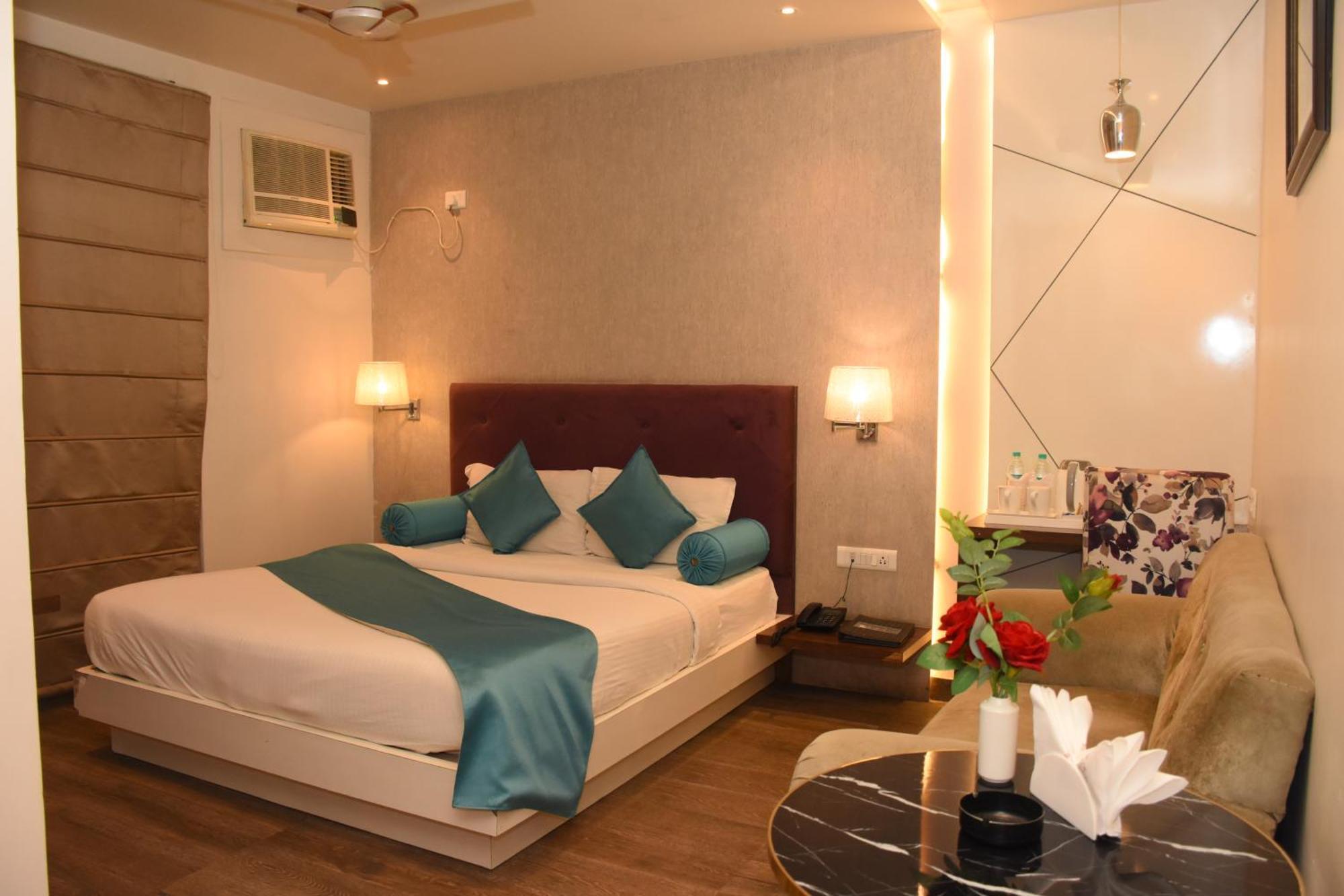 Hotel Gurveer Royal Lucknow Bagian luar foto