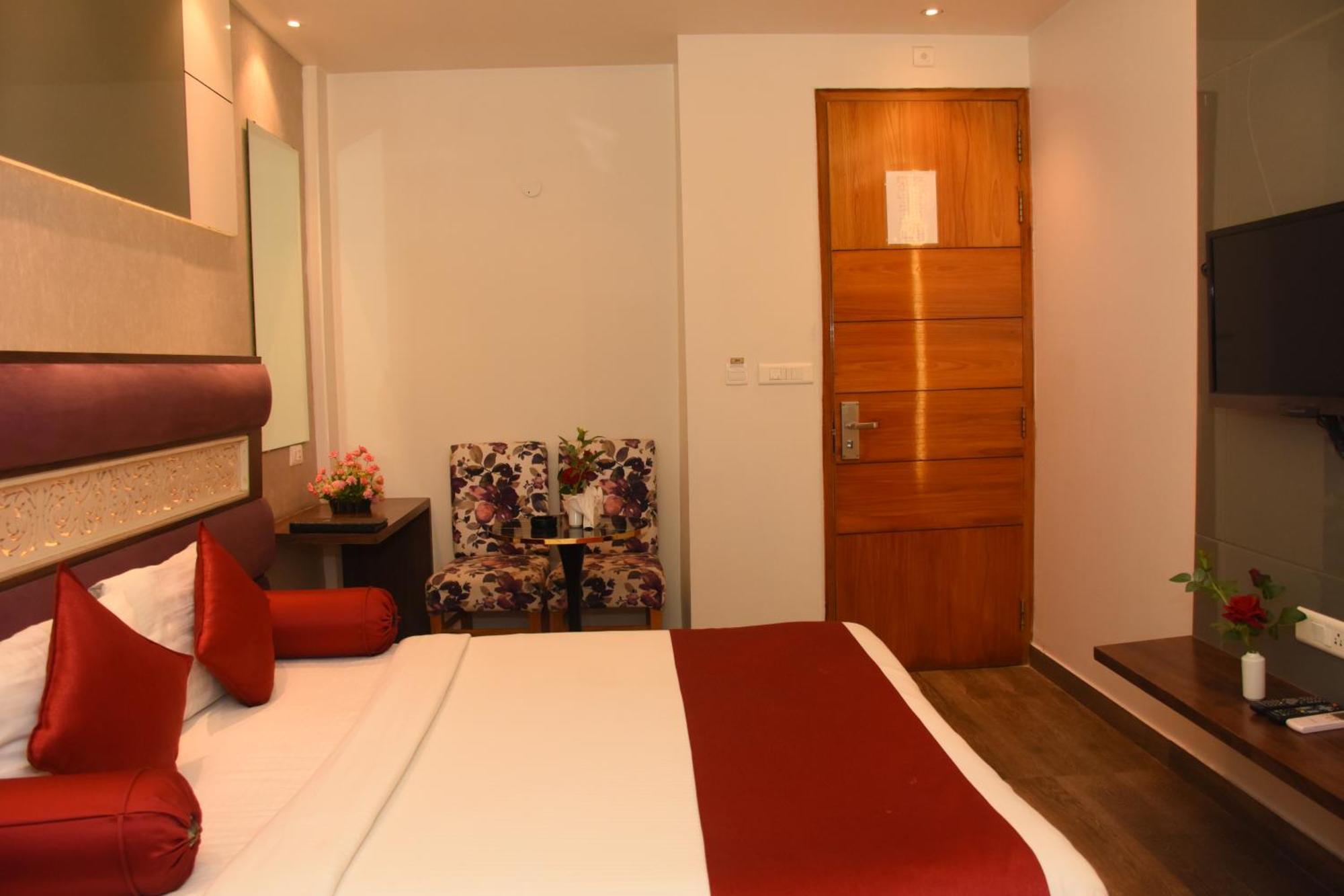 Hotel Gurveer Royal Lucknow Bagian luar foto