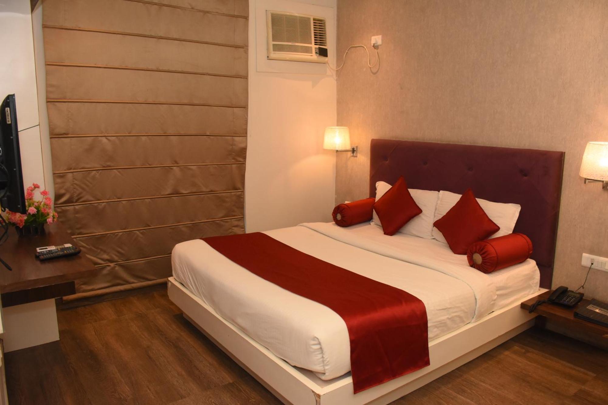 Hotel Gurveer Royal Lucknow Bagian luar foto