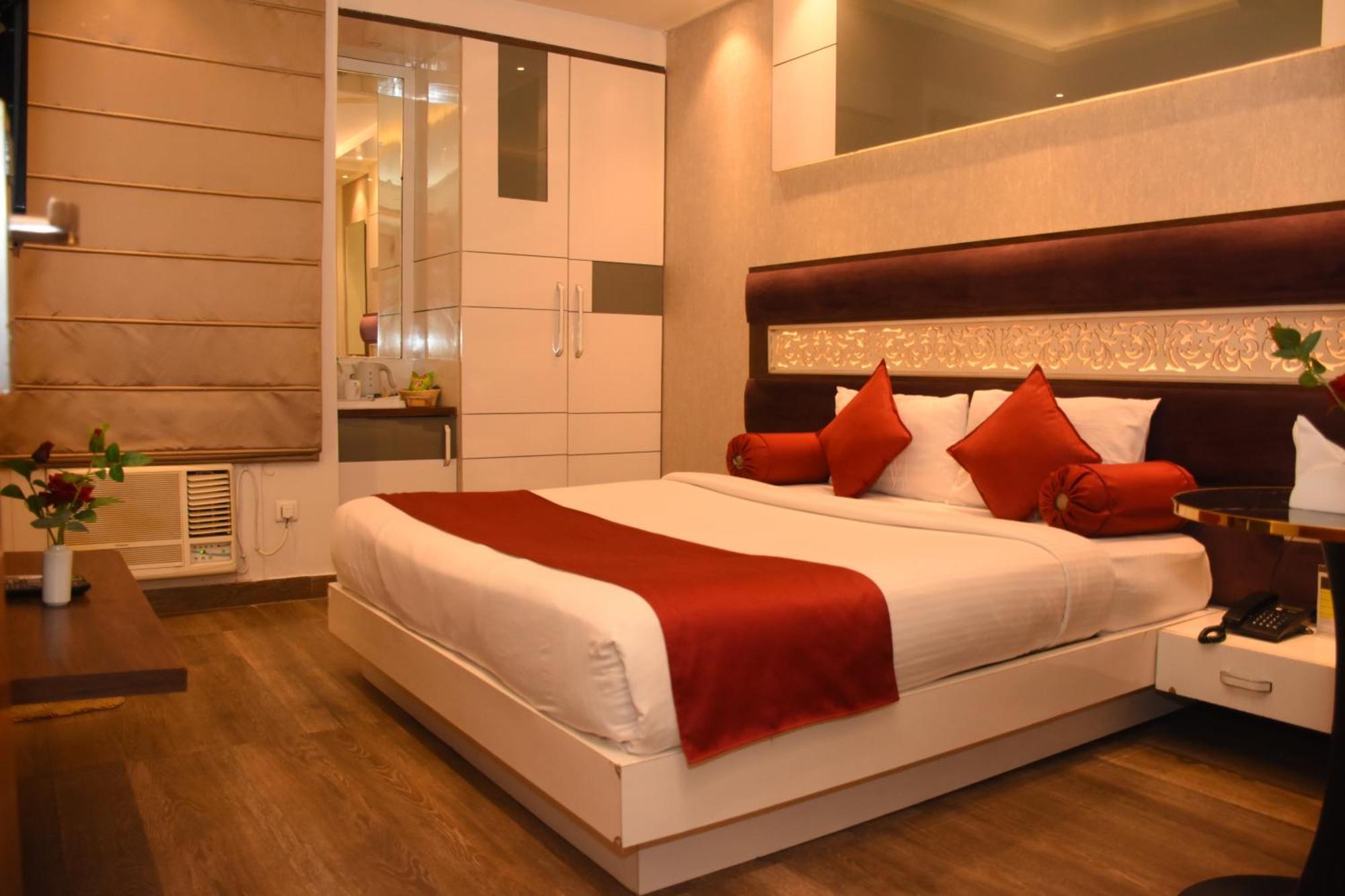 Hotel Gurveer Royal Lucknow Bagian luar foto