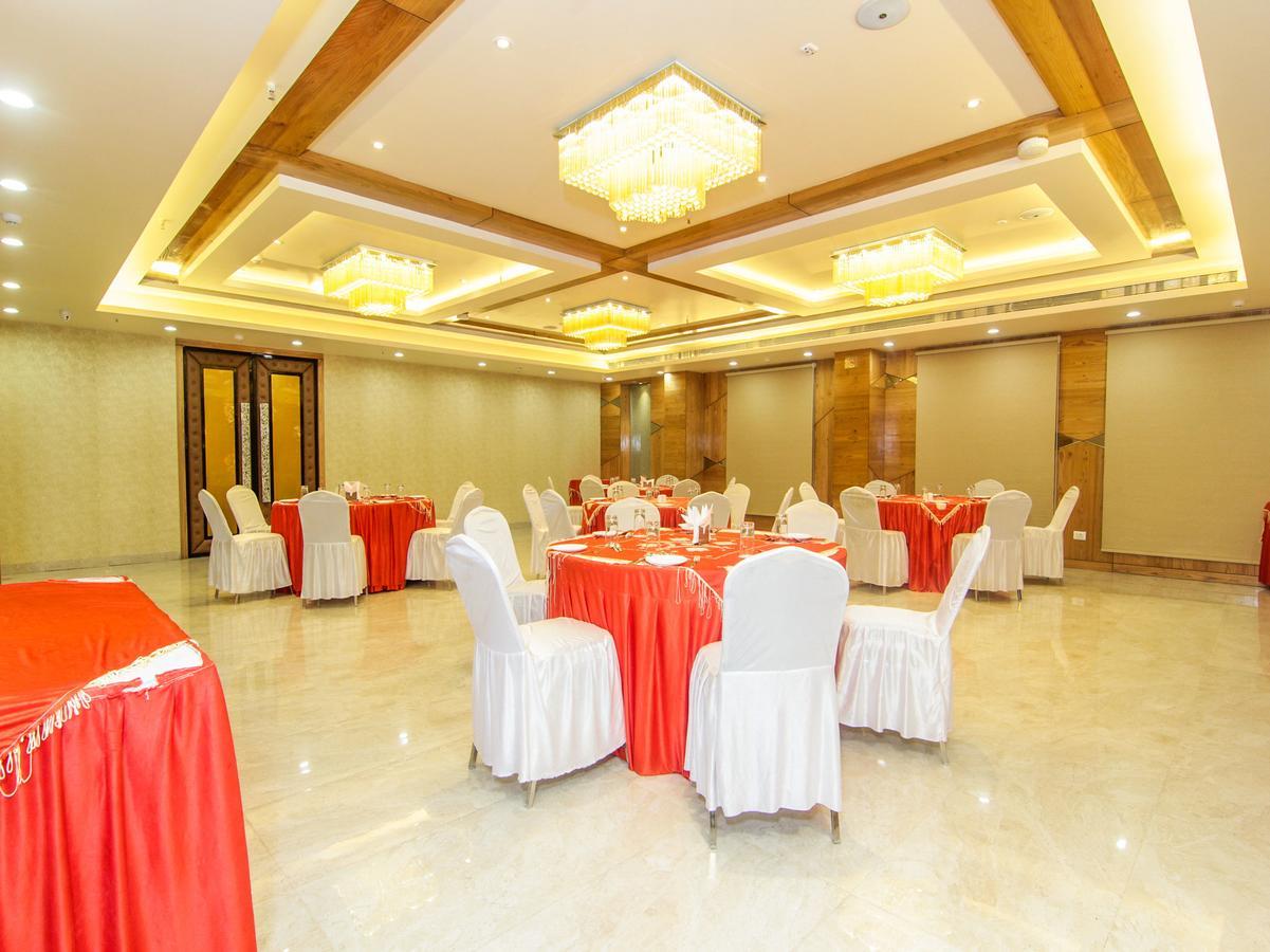Hotel Gurveer Royal Lucknow Bagian luar foto