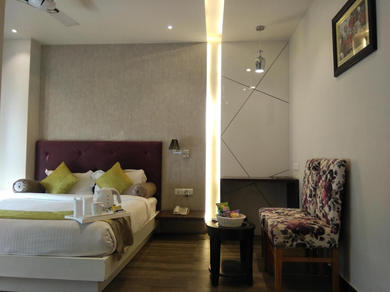 Hotel Gurveer Royal Lucknow Bagian luar foto