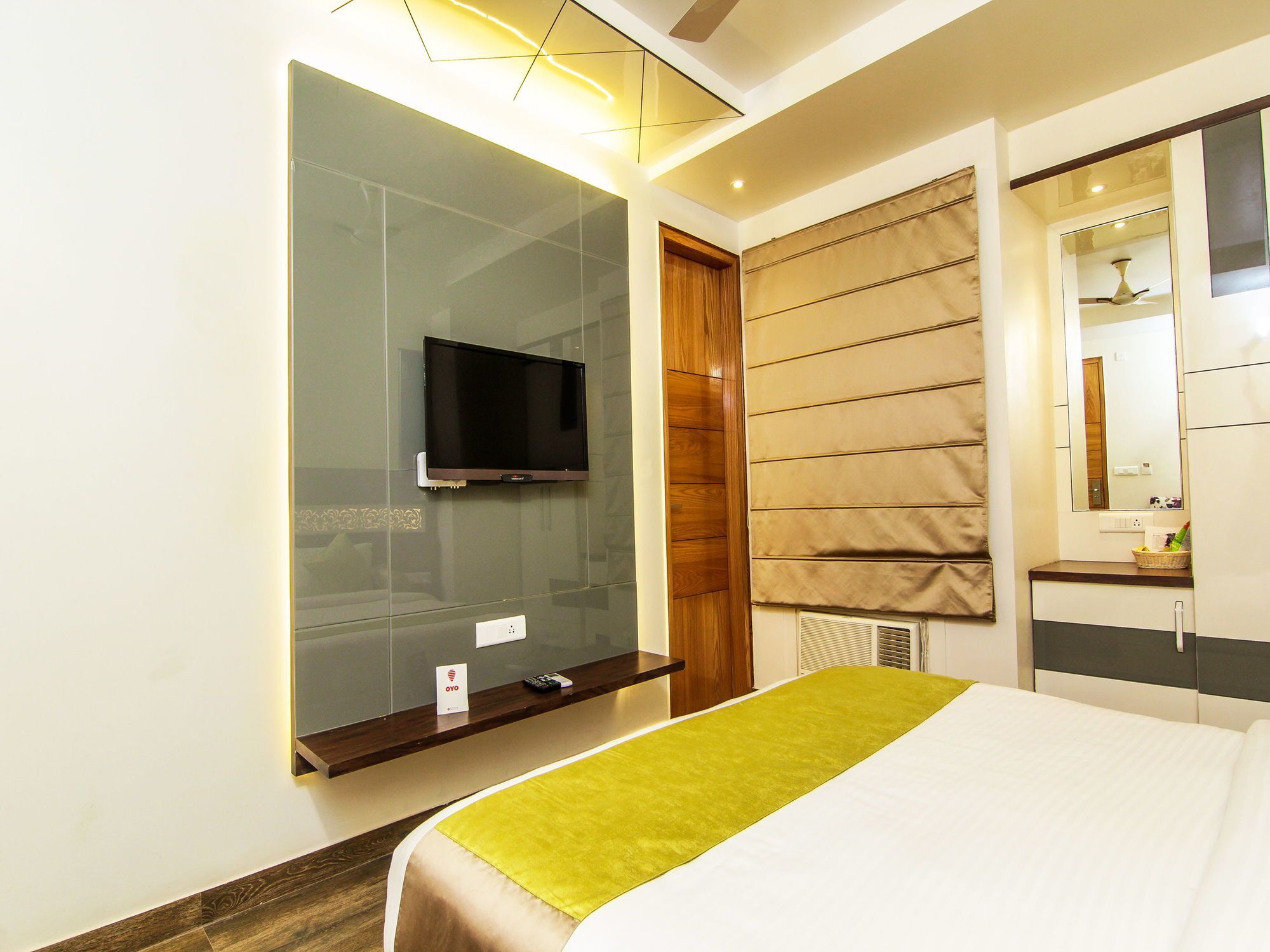 Hotel Gurveer Royal Lucknow Bagian luar foto