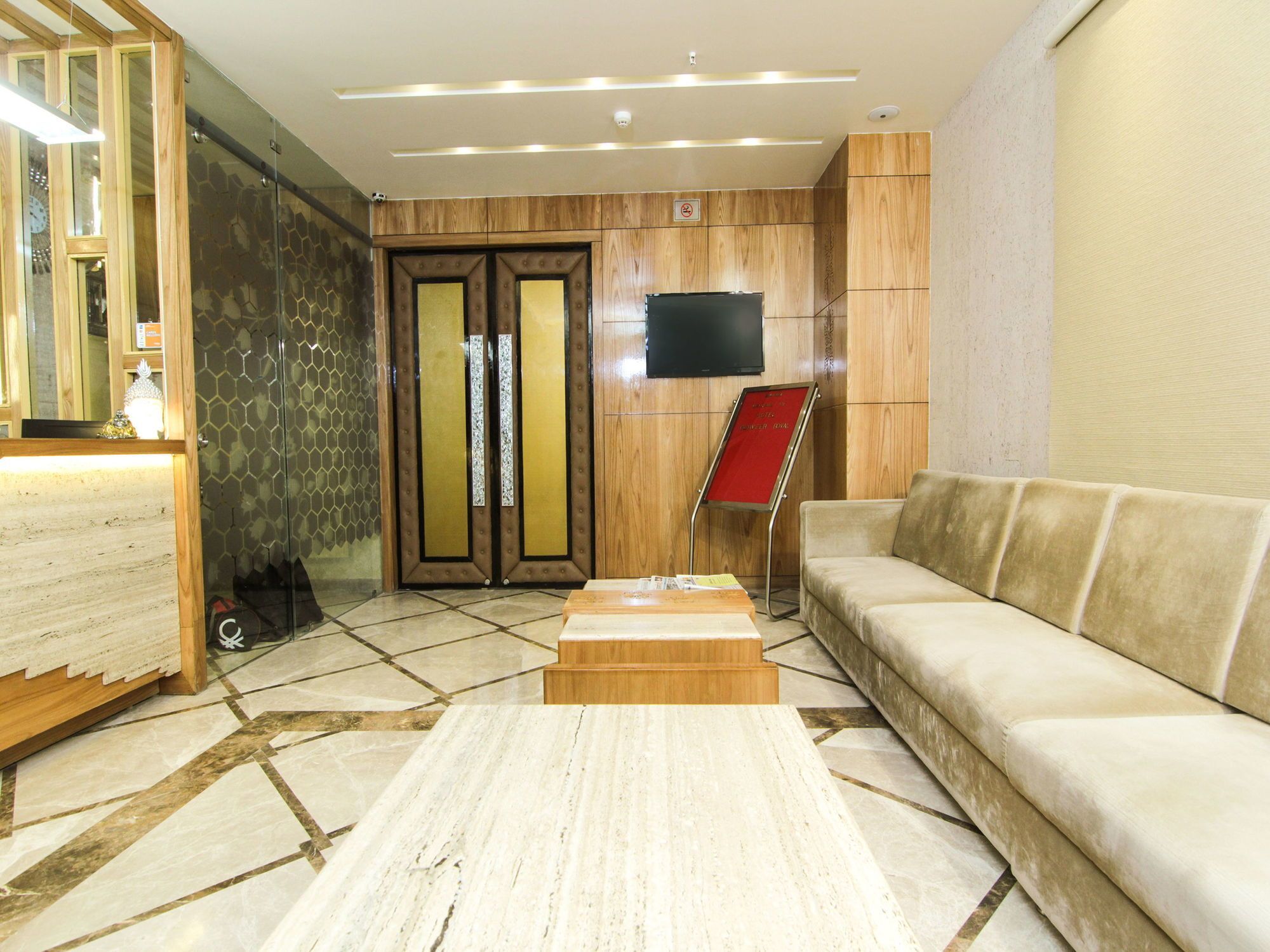 Hotel Gurveer Royal Lucknow Bagian luar foto